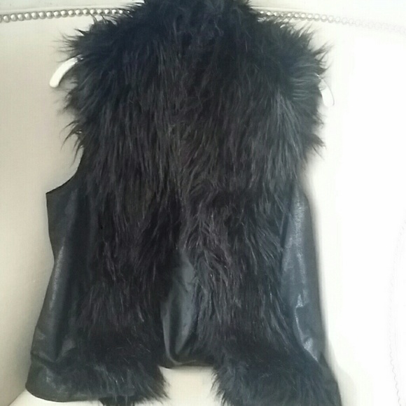 Black faux fur n suede vest - Picture 3 of 7